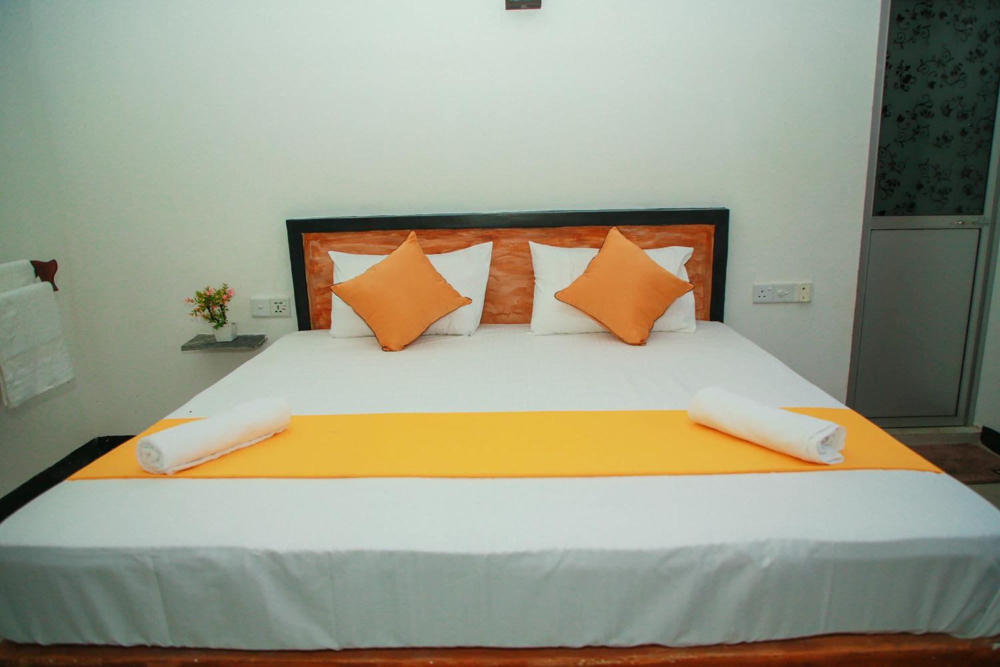 Samee Dream Guest Hotel Midigama Luaran gambar