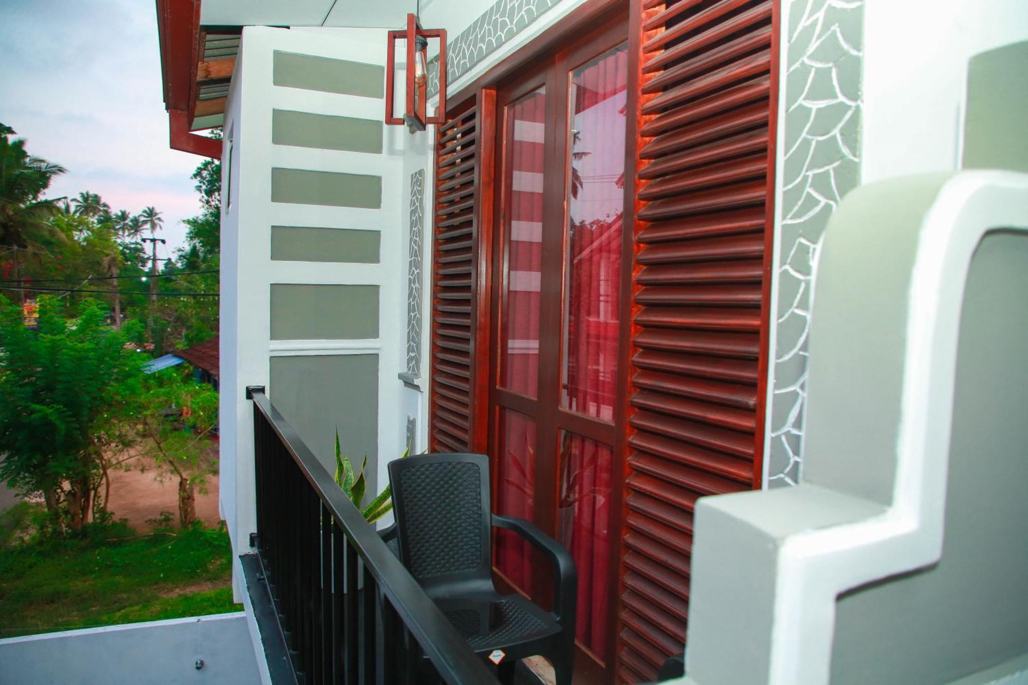 Samee Dream Guest Hotel Midigama Luaran gambar
